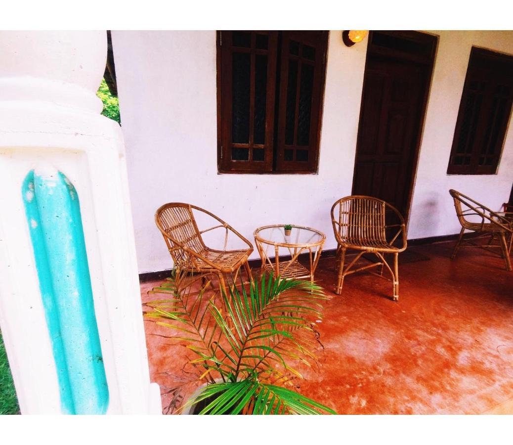 Lotus Surf House Hotel Midigama East Room photo