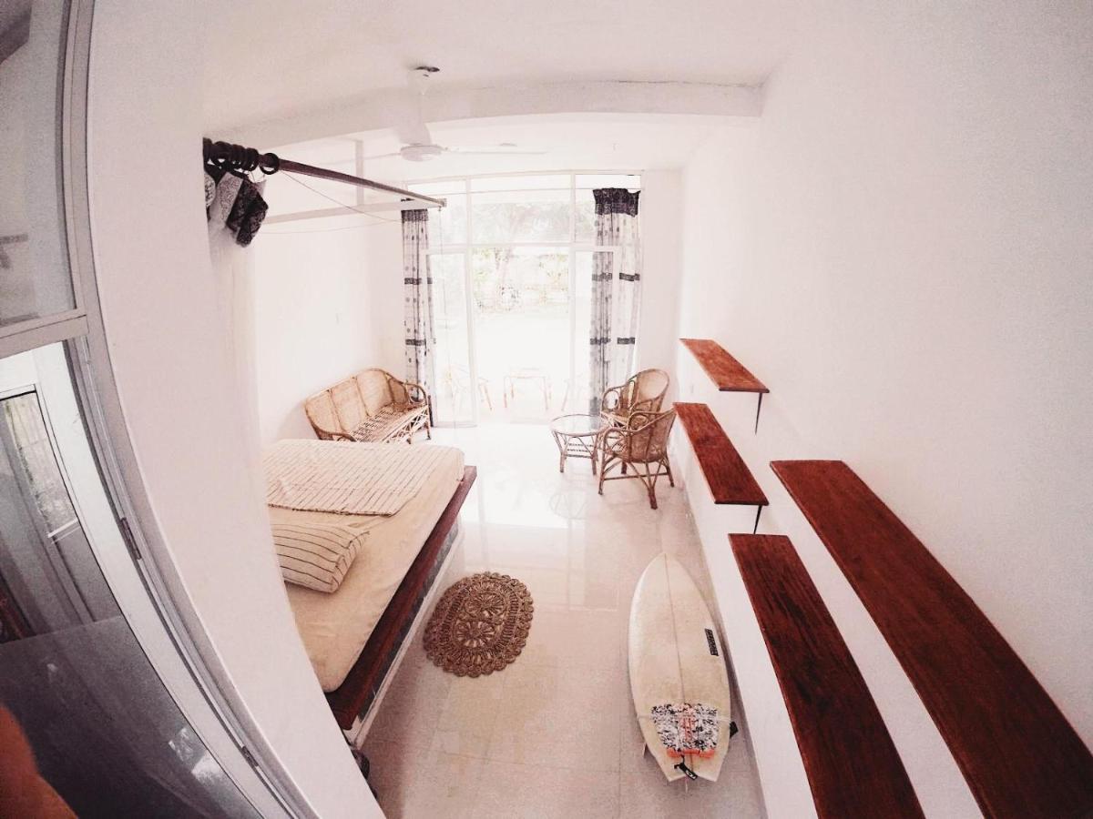 Lotus Surf House Hotel Midigama East Room photo