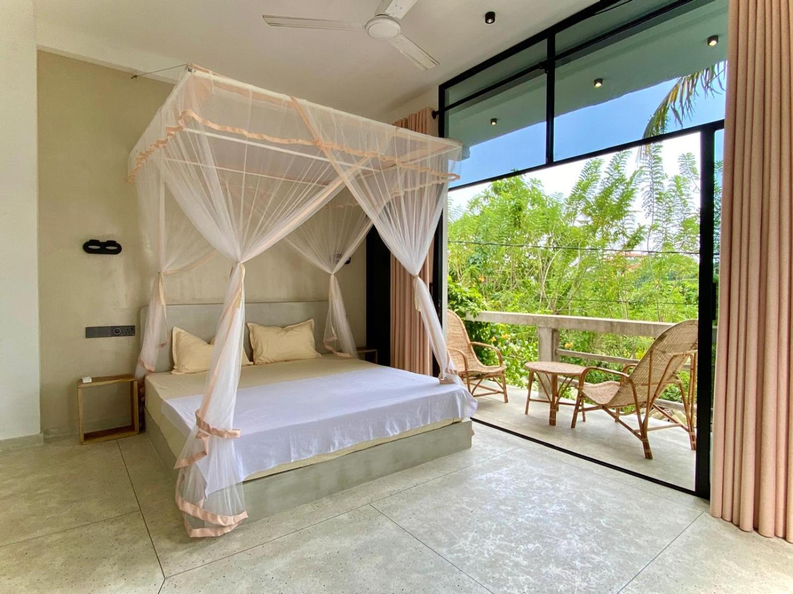 Lotus Surf House Hotel Midigama East Exterior photo