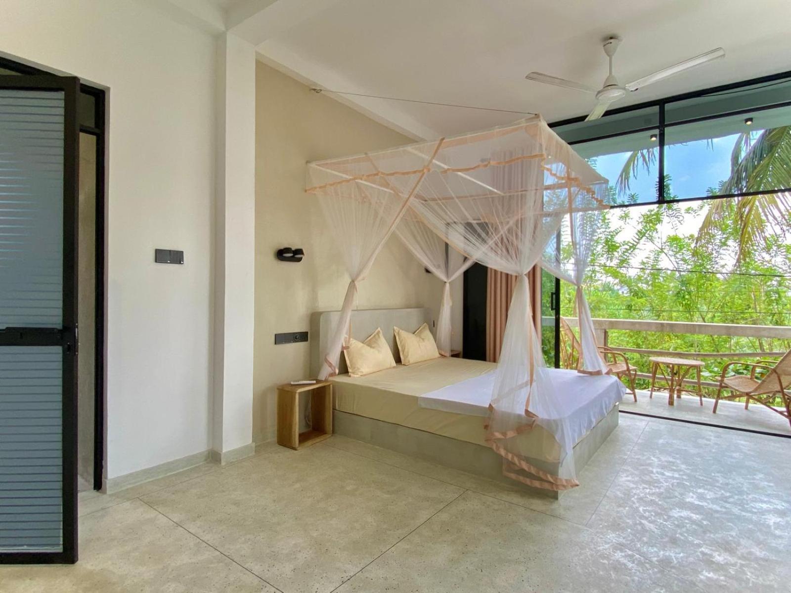 Lotus Surf House Hotel Midigama East Exterior photo