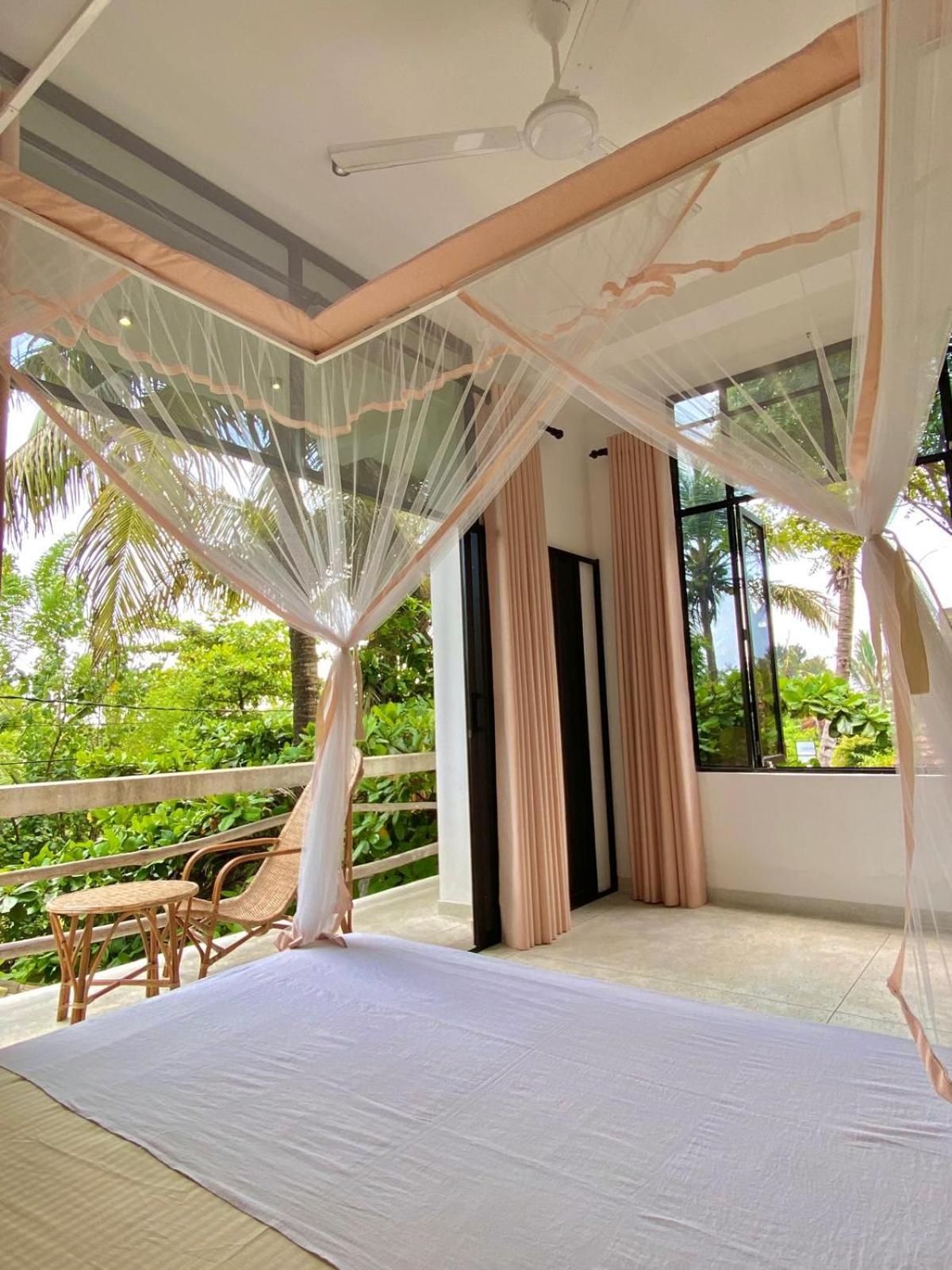 Lotus Surf House Hotel Midigama East Exterior photo