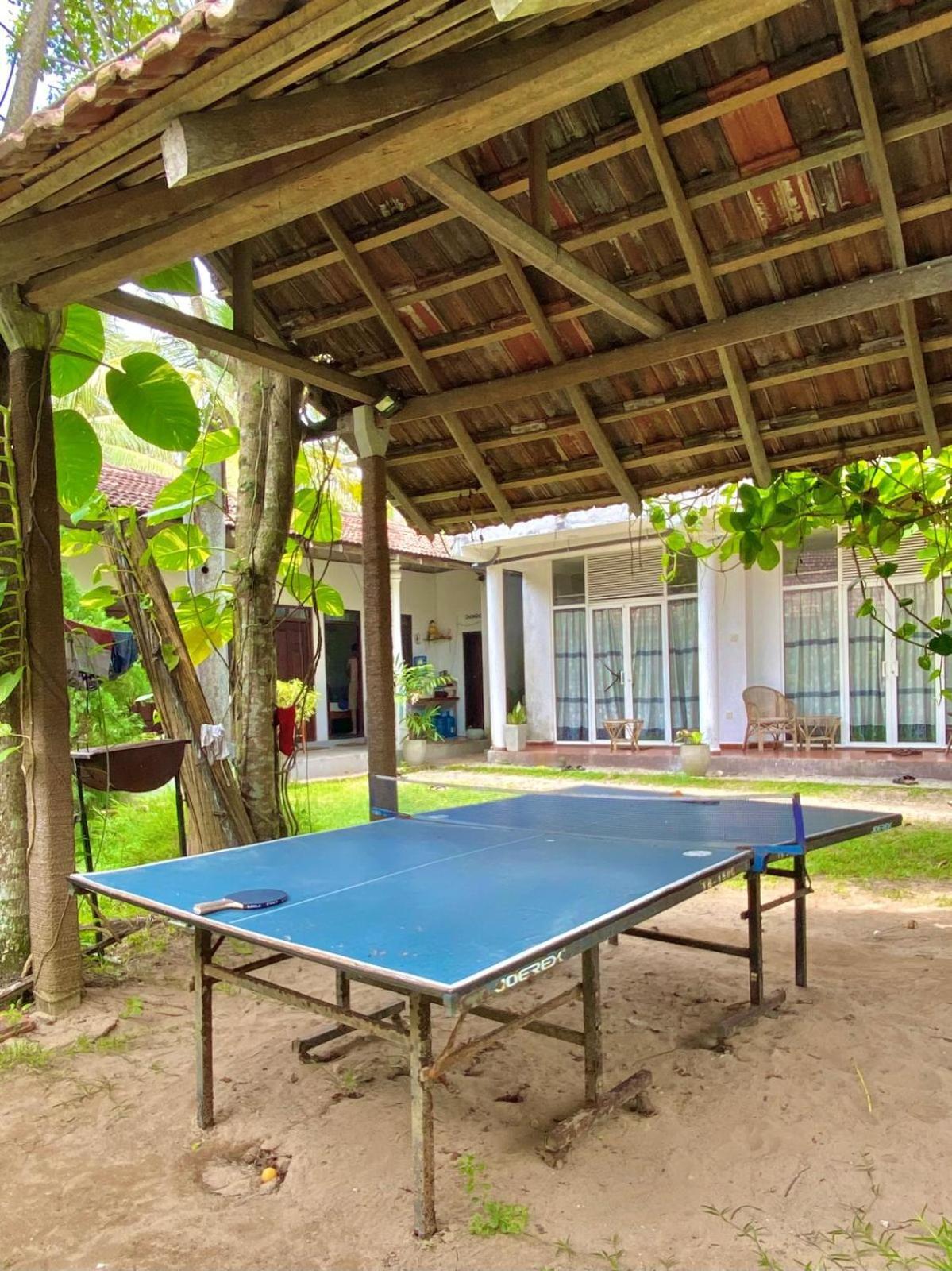 Lotus Surf House Hotel Midigama East Exterior photo