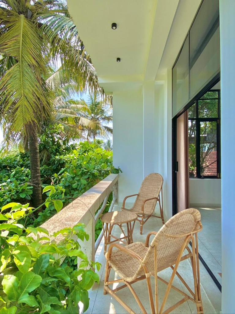 Lotus Surf House Hotel Midigama East Exterior photo