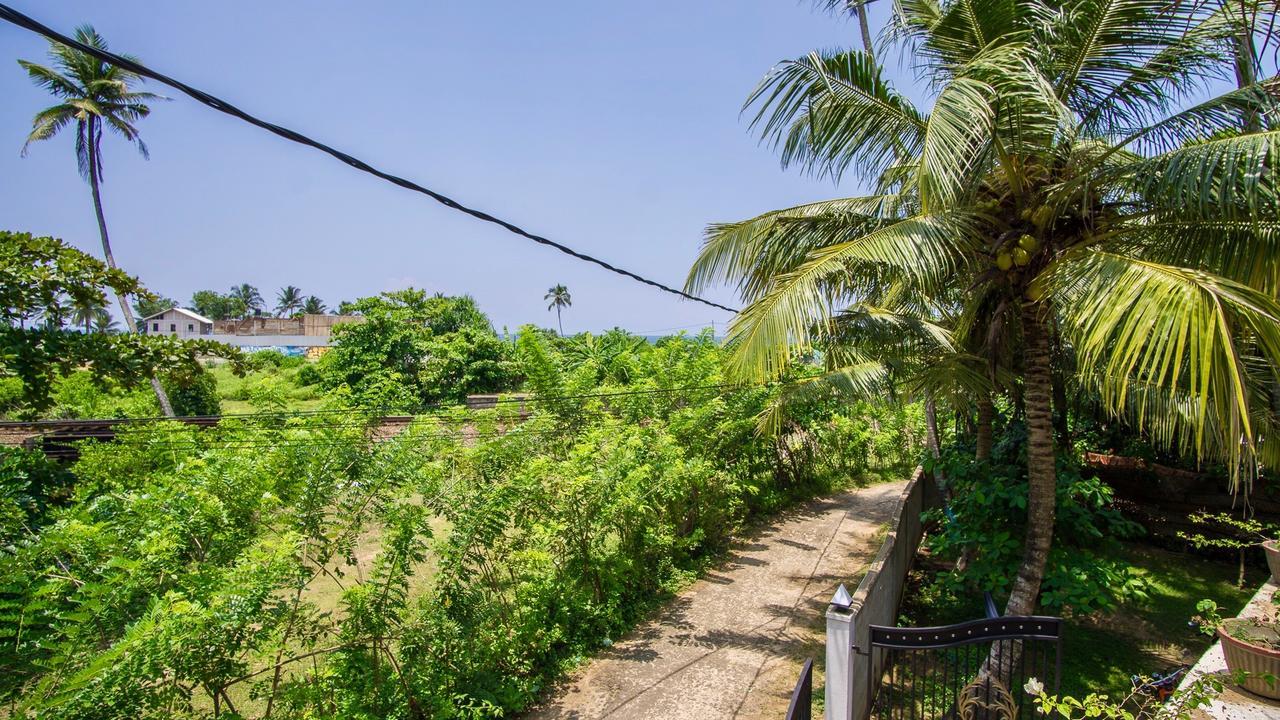 Lotus Surf House Hotel Midigama East Exterior photo